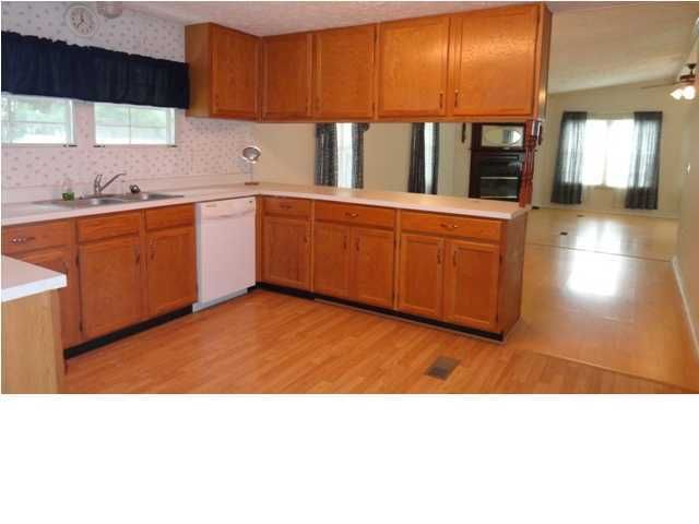 360 Grapevine Rd, Summerville, SC 29483
