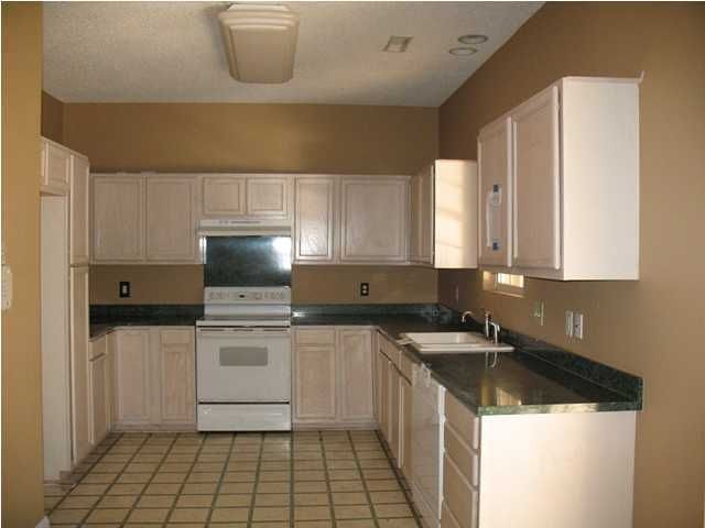 221 Travelers Rest Blvd, Summerville, SC 29485