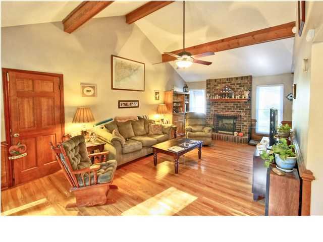 826 Targave Rd, Charleston, SC 29412