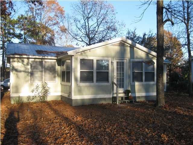 1024 Oakland Dr, Cross, SC 29436