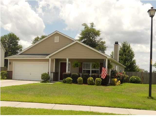 106 Gryce Loch Ct, Goose Creek, SC 29445