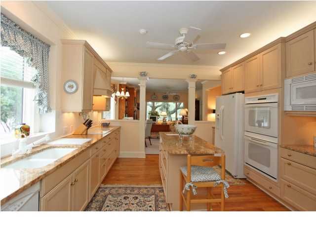 689 Lake Frances Dr, Charleston, SC 29412