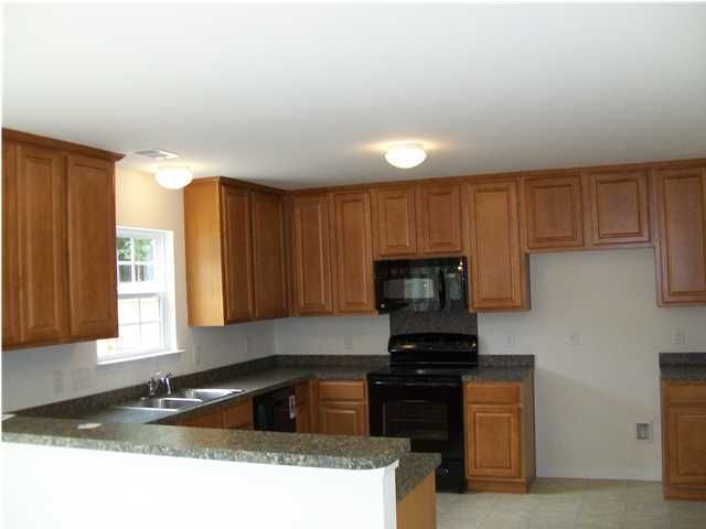 100 Sugar Plum Dr, Summerville, SC 29485