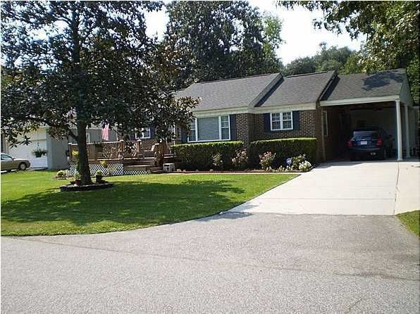 1018 Riverview Dr, Hanahan, SC 29410