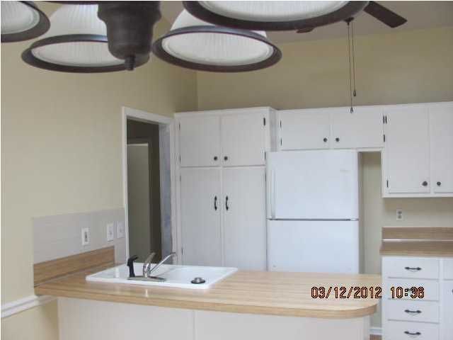 215 Arrowhead Dr, Summerville, SC 29483
