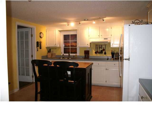 906 Hildebrand Dr, Bonneau, SC 29431
