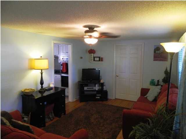 906 Hildebrand Dr, Bonneau, SC 29431