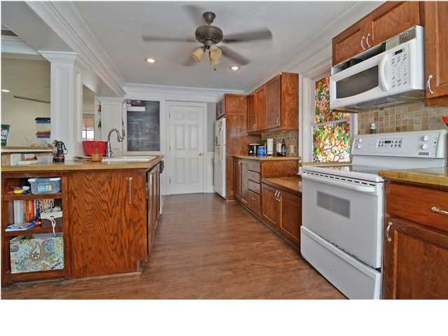 1308 Coosaw Dr, Charleston, SC 29407