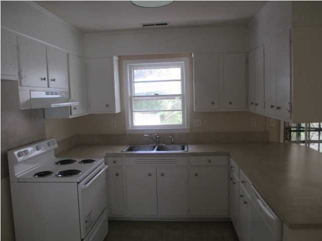 7020 Kenneth Ln, Charleston, SC 29406