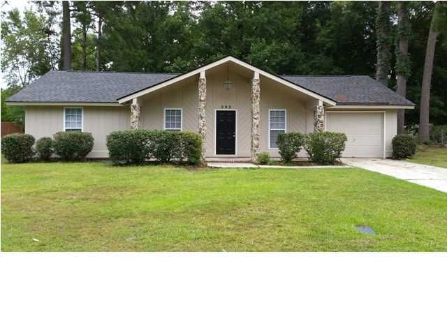 302 Blue Fox Ln, Goose Creek, SC 29445