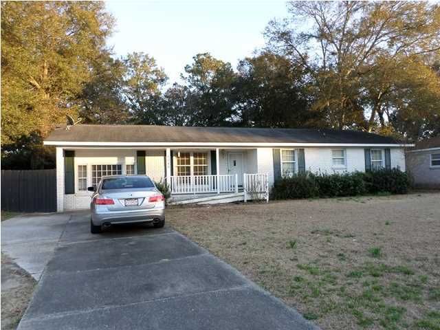 1046 Honeysuckle Ln, Charleston, SC 29412