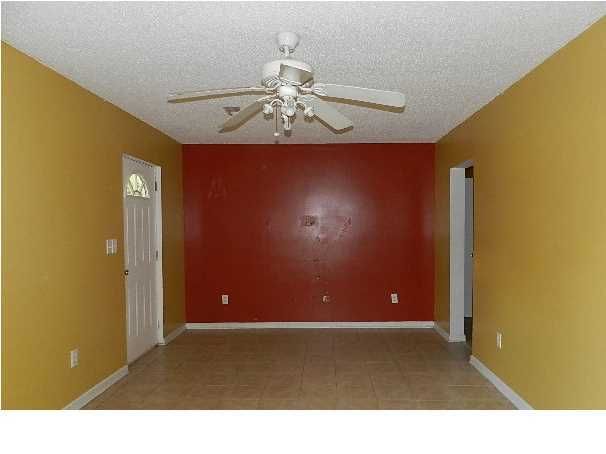 210 Pineview Dr, Goose Creek, SC 29445