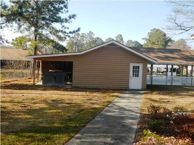 225 Canal St, Bonneau, SC 29431