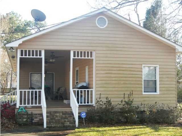 225 Canal St, Bonneau, SC 29431