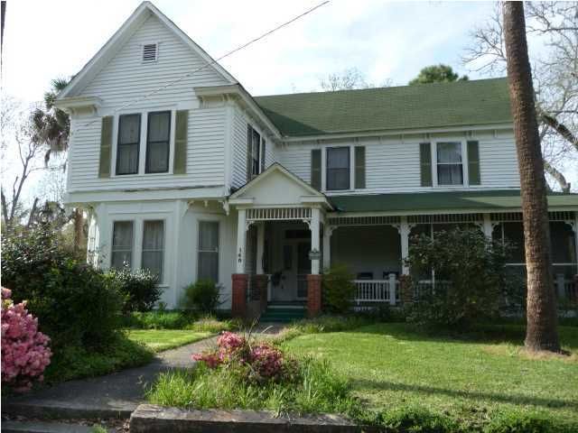140 Oak St, Mcclellanville, SC 29458