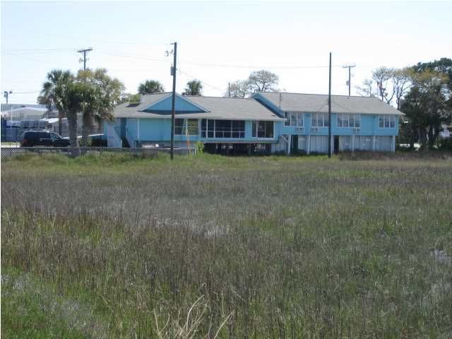 101 Jungle Rd, Edisto Beach, SC 29438