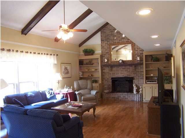 105 Castleway Ln, Goose Creek, SC 29445