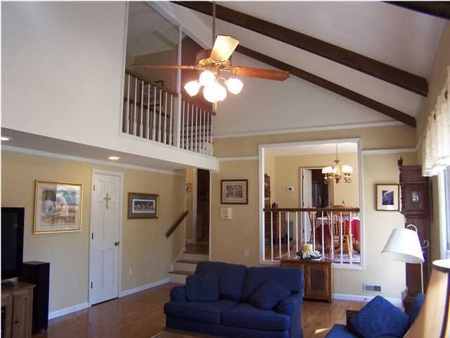 105 Castleway Ln, Goose Creek, SC 29445