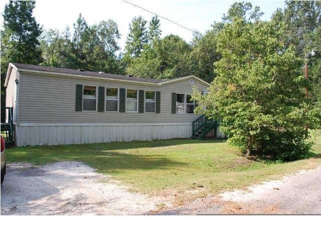 123 Maple St, Ridgeville, SC 29472