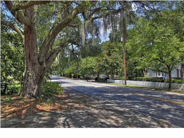 906 S Main St, Summerville, SC 29483