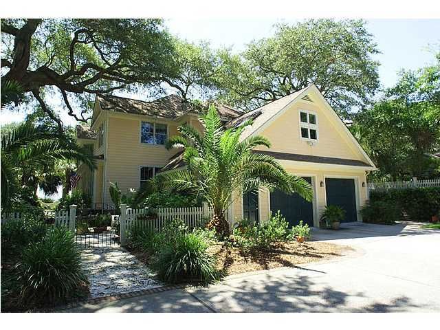 613 Pitt St, Mount Pleasant, SC 29464