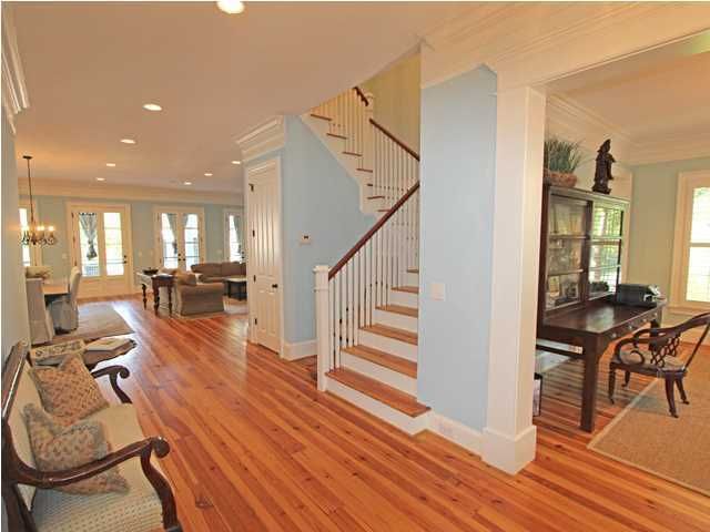 39 Frogmore Rd, Mount Pleasant, SC 29464
