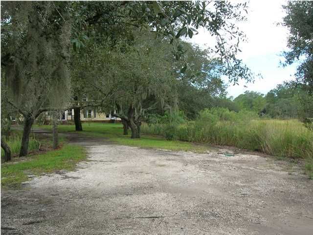 1500 S Pinebark Ln, Charleston, SC 29407