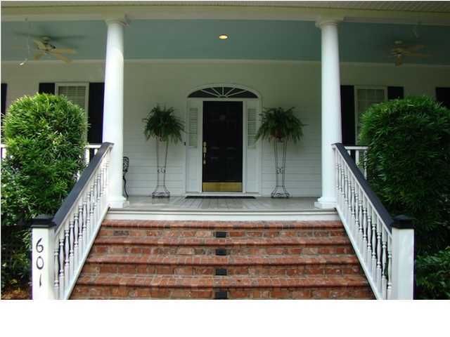 601 S Magnolia St, Summerville, SC 29483
