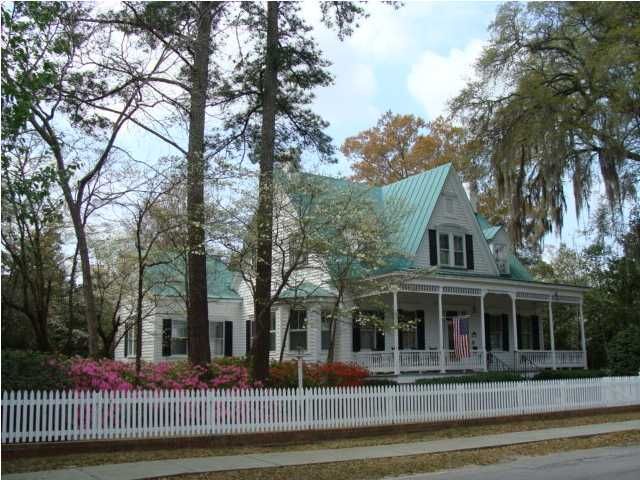 618 W Richardson Ave, Summerville, SC 29483