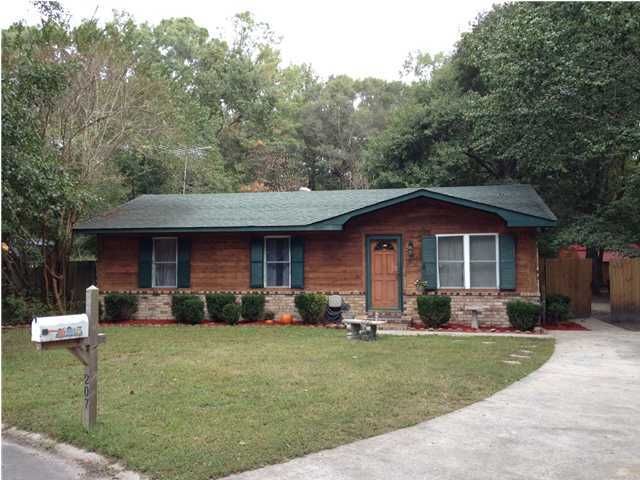 207 Pamela Ln, Summerville, SC 29483
