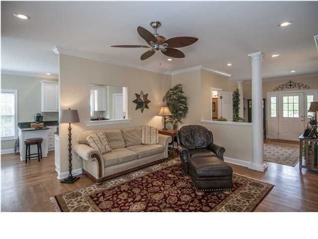 359 Commonwealth Rd, Mount Pleasant, SC 29466
