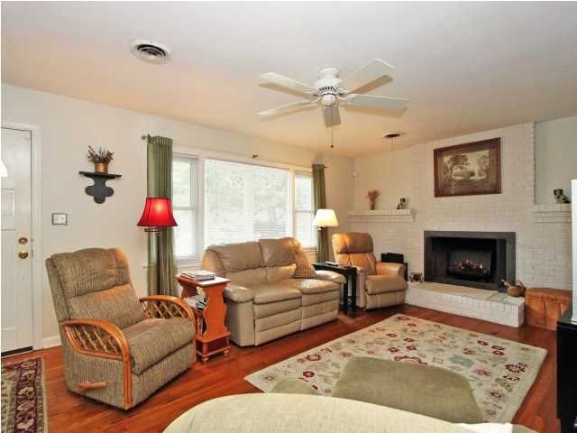 421 Trapier Dr, Charleston, SC 29412