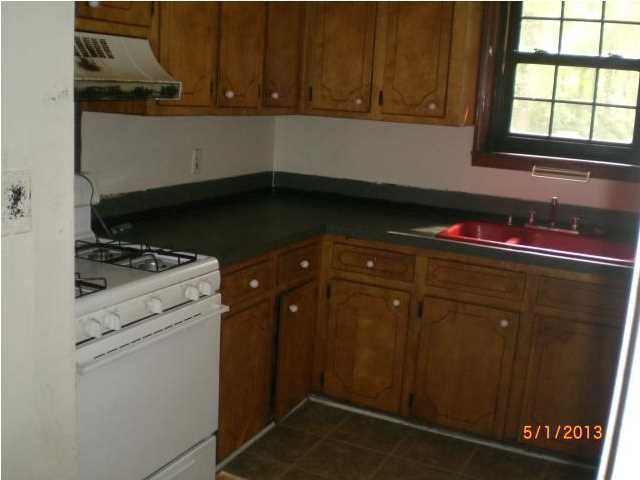 957 Raysor St, Saint George, SC 29477