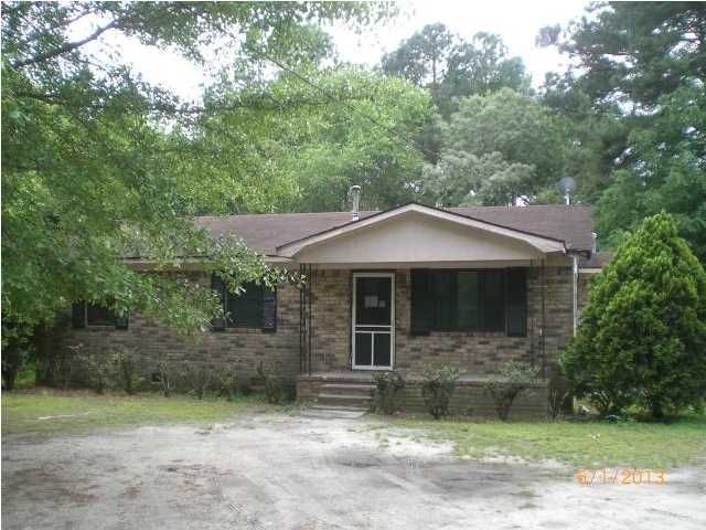 957 Raysor St, Saint George, SC 29477