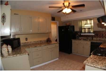 106 Confederate Ct, Summerville, SC 29483