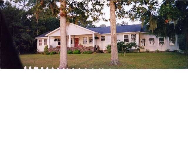 177 Eagle Point Rd, Cross, SC 29436