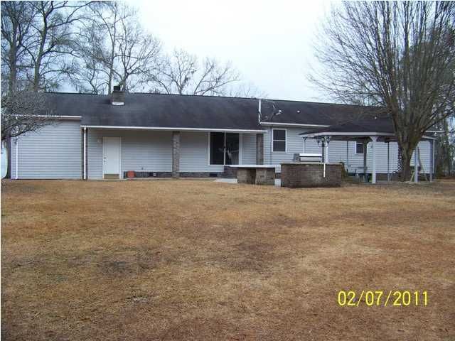 177 Eagle Point Rd, Cross, SC 29436