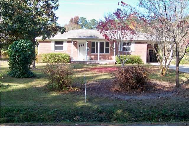 924 N Palmetto Dr, Summerville, SC 29483