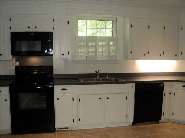 129 Pinewood Dr, Moncks Corner, SC 29461
