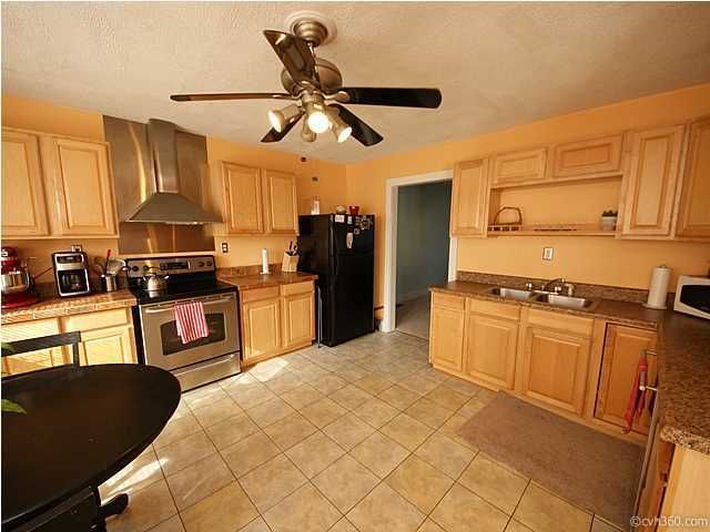 221 Constitution Ave, Huger, SC 29450