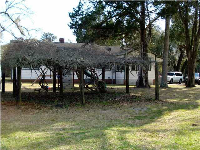 1402 Chicken Creek Rd, Shulerville, SC 29453
