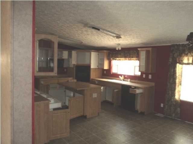 526 Helmet Ln, Cross, SC 29436
