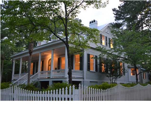 202 S Hickory St, Summerville, SC 29483