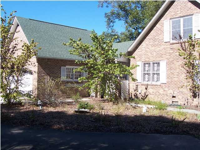1413 Live Oak Dr, Moncks Corner, SC 29461