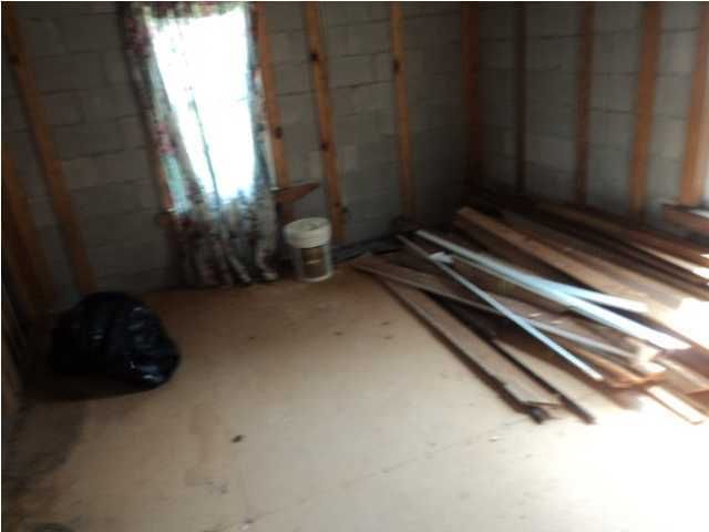 184 S Railroad Ave, Harleyville, SC 29448