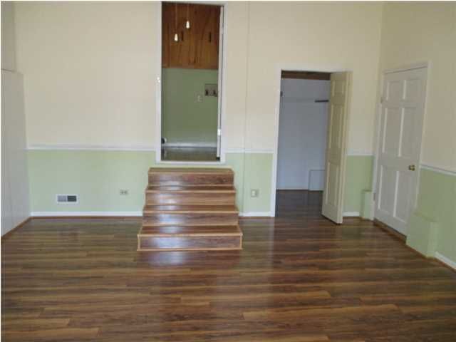 210 Robinsnest Way, Bonneau, SC 29431