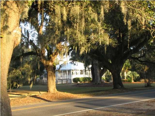 925 Pinckney St, Mcclellanville, SC 29458