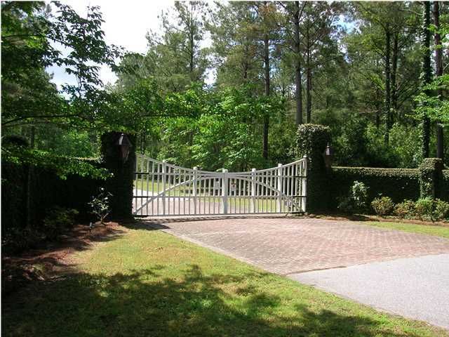 4 Longmarsh Dr, Mount Pleasant, SC 29429
