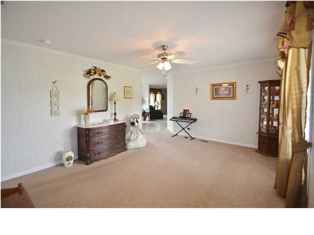 120 Hidden Creek Ln, Bonneau, SC 29431