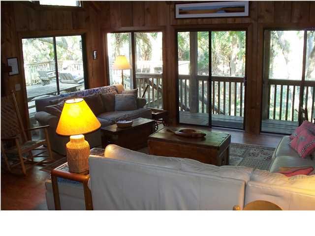 143 Beachview Ln, Edisto Island, SC 29438